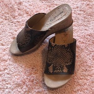 BARETRAPS Womens Tan/Black Snake Skin Flossey Open Toe Wedge Slip On Sandals 6M